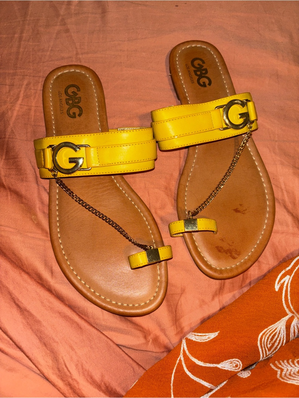 GUESS GBG Los Angeles Yellow Chain Toe-Loop Slide Sandals